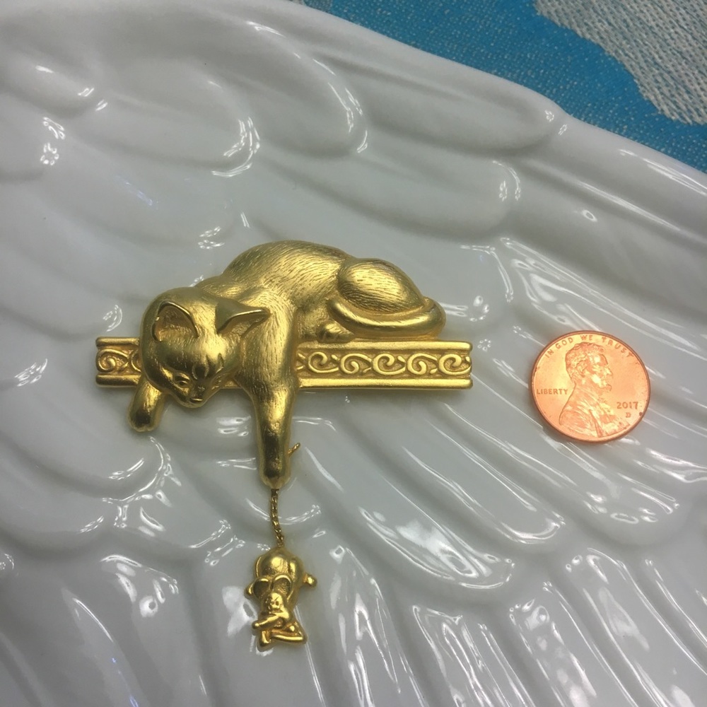 Vintage JJ Jonette Jewelry Cat & Mouse Brooch J104
